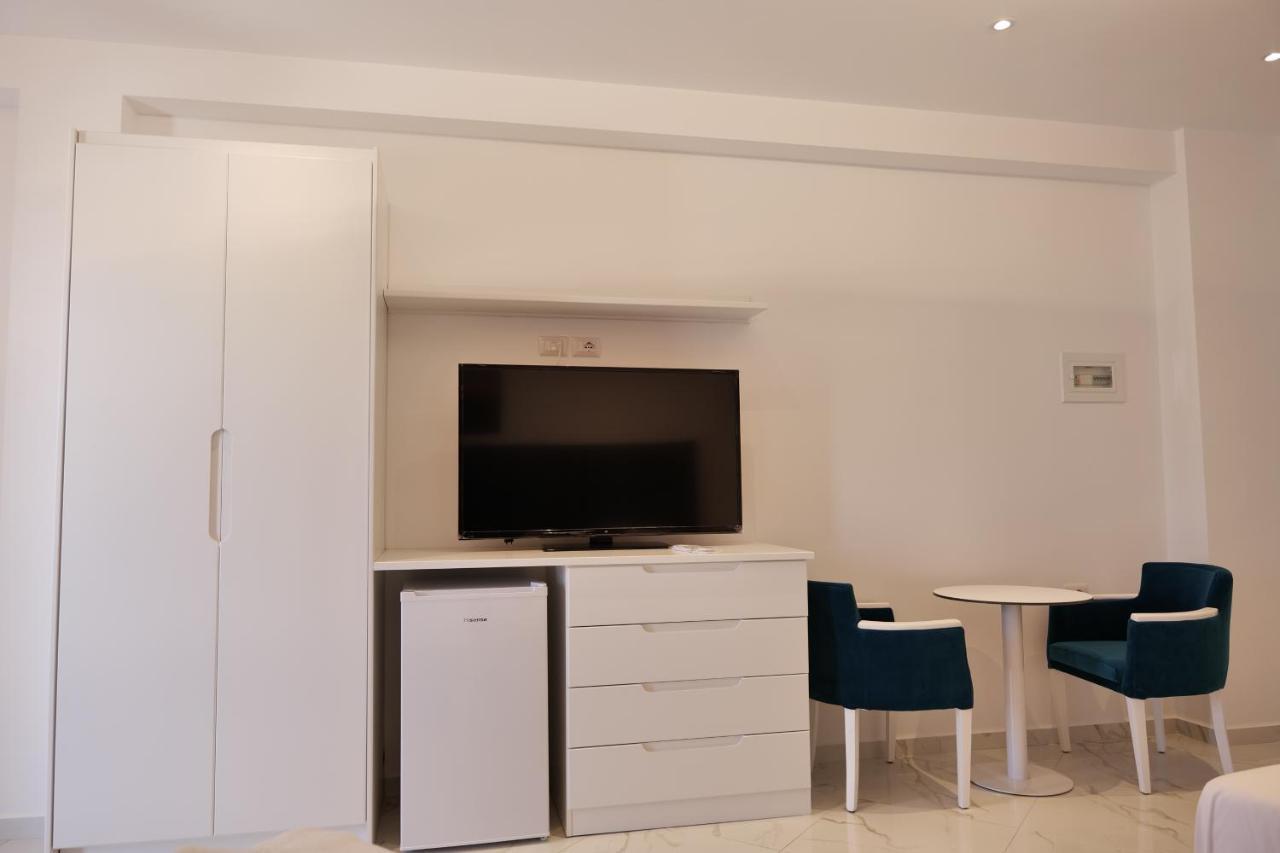 Lumi Hotel Саранда Экстерьер фото
